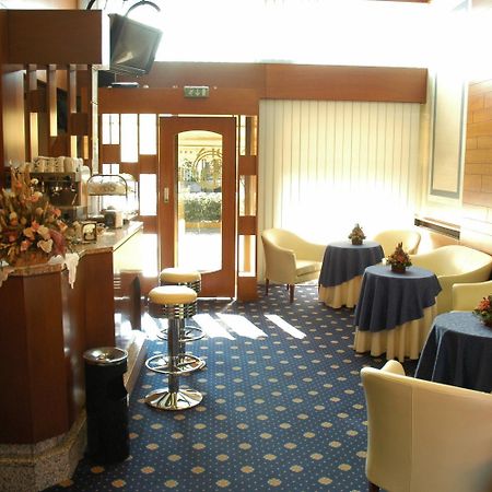 Hotel Lincoln Чинизело Балсамо Екстериор снимка