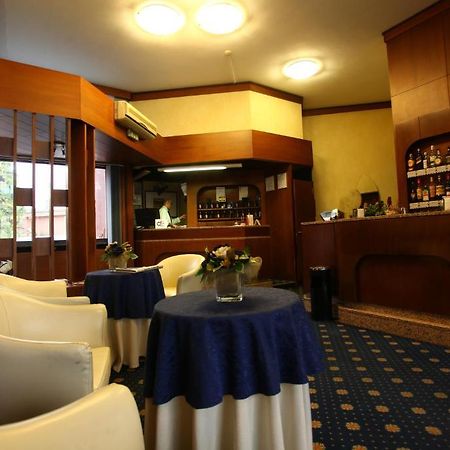 Hotel Lincoln Чинизело Балсамо Екстериор снимка