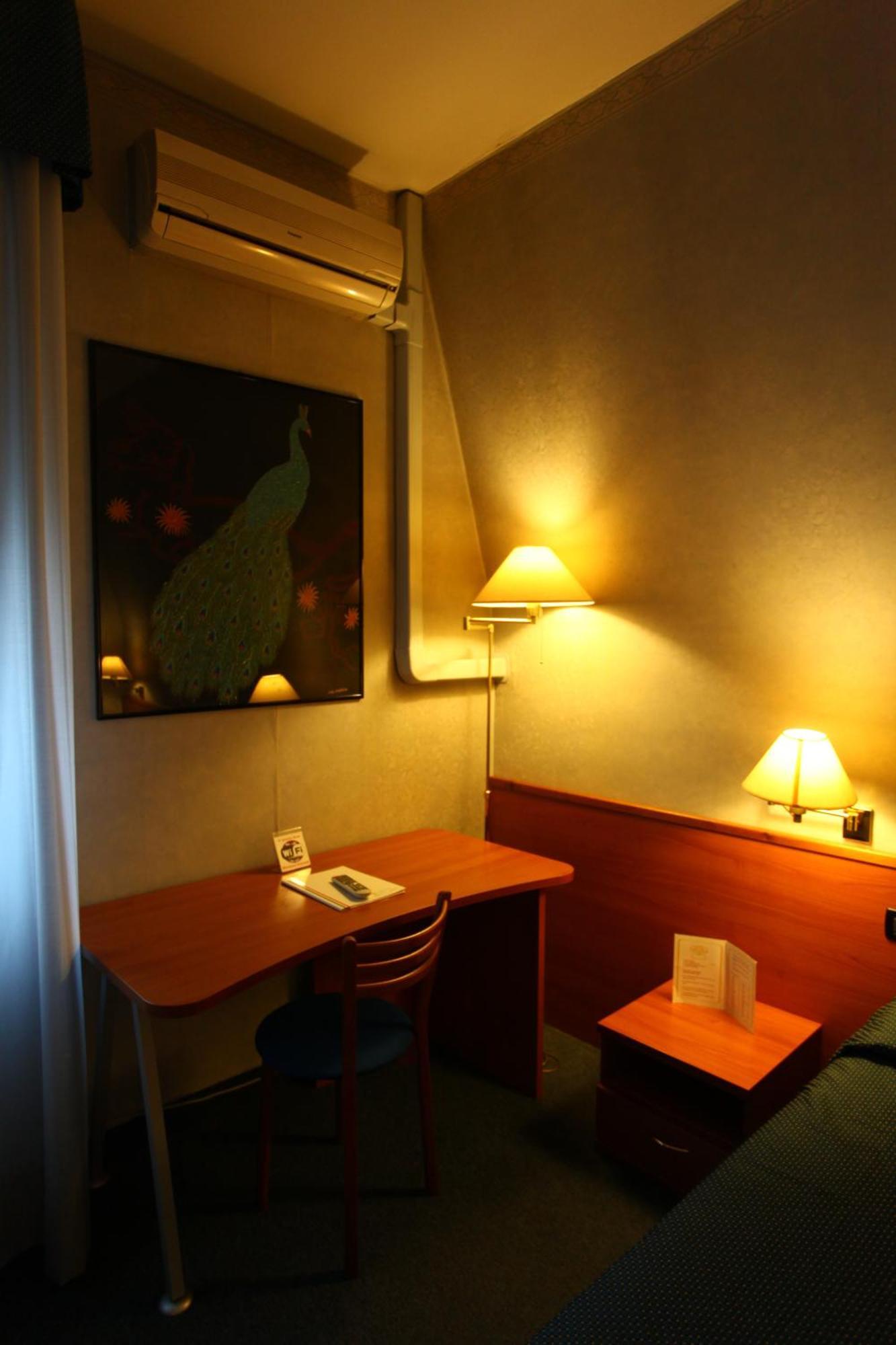 Hotel Lincoln Чинизело Балсамо Стая снимка