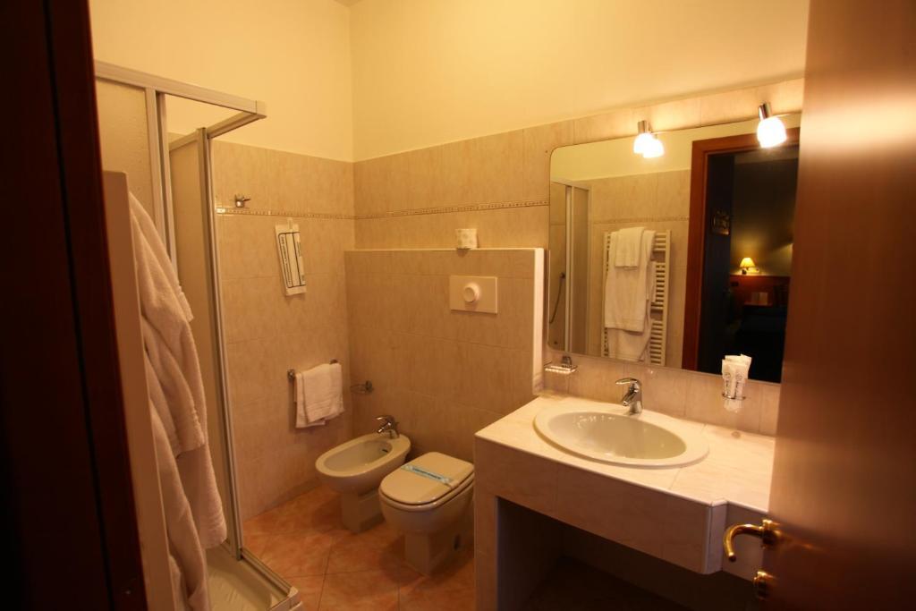 Hotel Lincoln Чинизело Балсамо Стая снимка